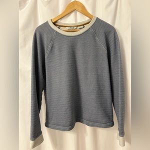 Women’s Orvis pull over shirt. Size L nice woven detail in excellent condition